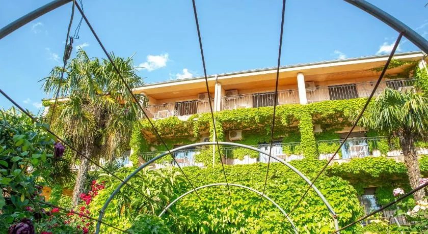 Hostal Los Rosales - Image 1