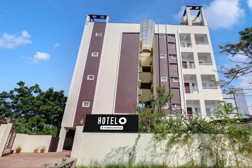 Super OYO Hotel O Ramaraopet Near Kakinada Beach - Image 1