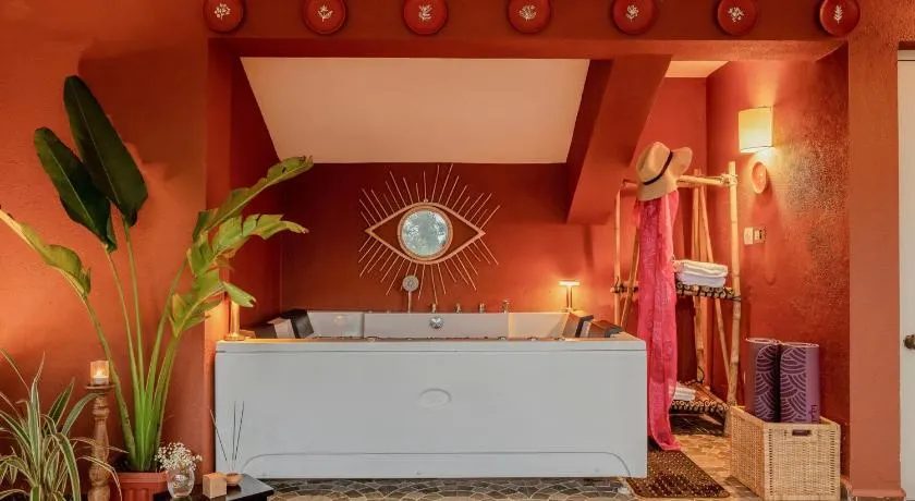 Casa Superfly 2BHK with Rooftop Jacuzzi & Terrace Deck Excellent Location Boilermaker Thalassa - Image 1