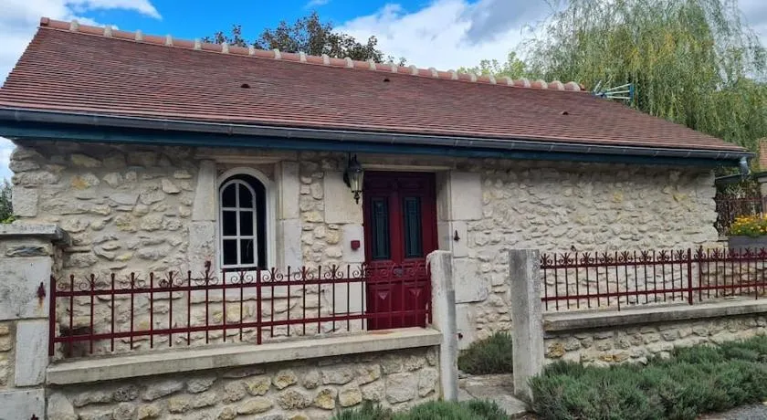 PETIT GÎTE 18 ème tout confort - Image 1