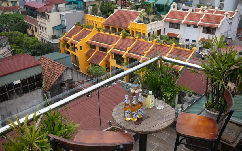 Downtown Hostel & Rooftop Bar - Image 1