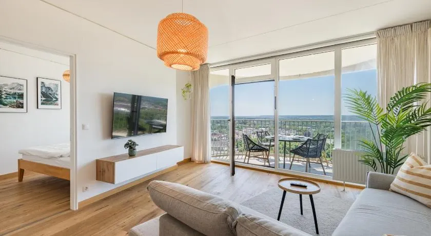 Best Butler Skyline Lodge City Apartment Netflix - Image 1