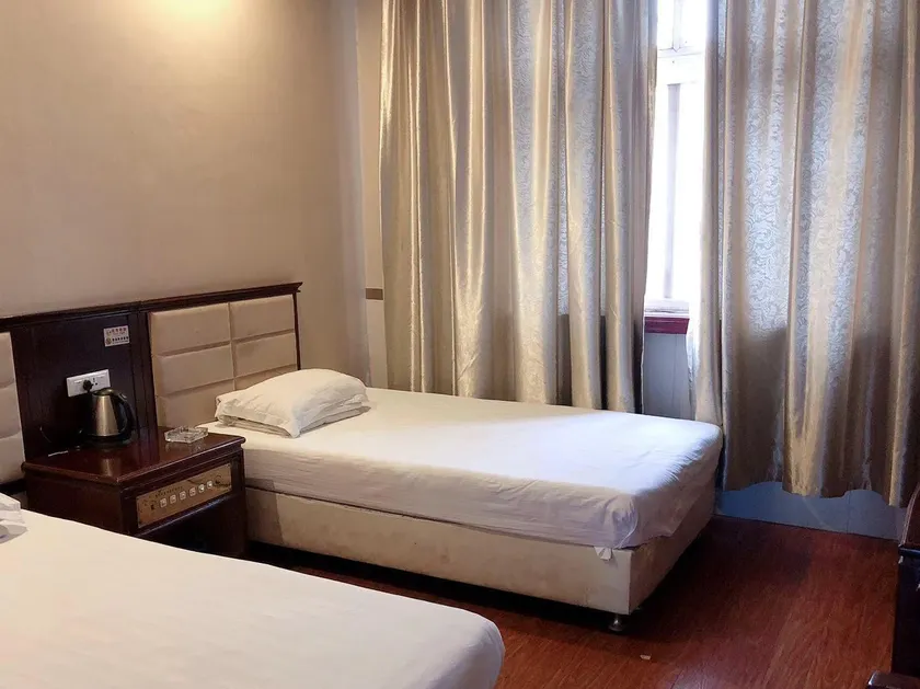 Ziyunyuan Hotel - Image 1