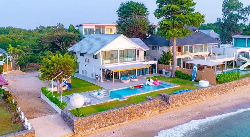 Pailay Beachfront Villa Cha-Am - Image 1