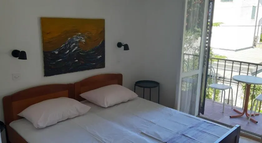 Oleander Apartments - Image 1
