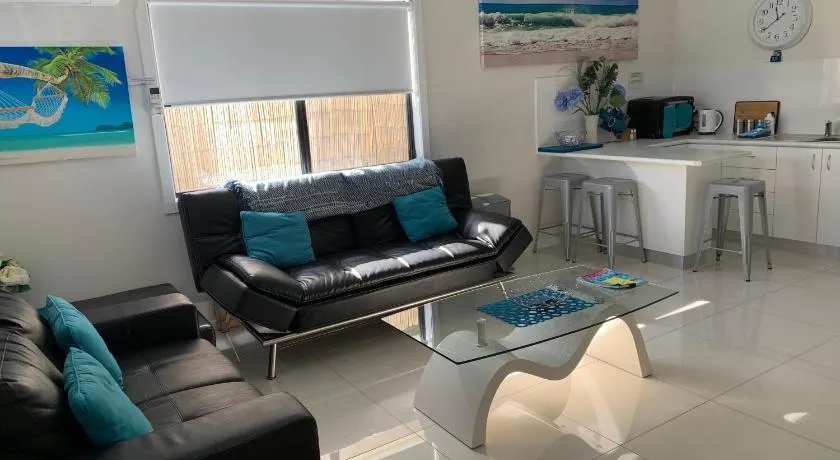Lazy Dayz Shellharbour - Image 1