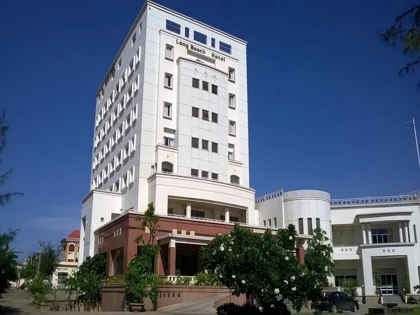Long Beach Hotel - Image 1