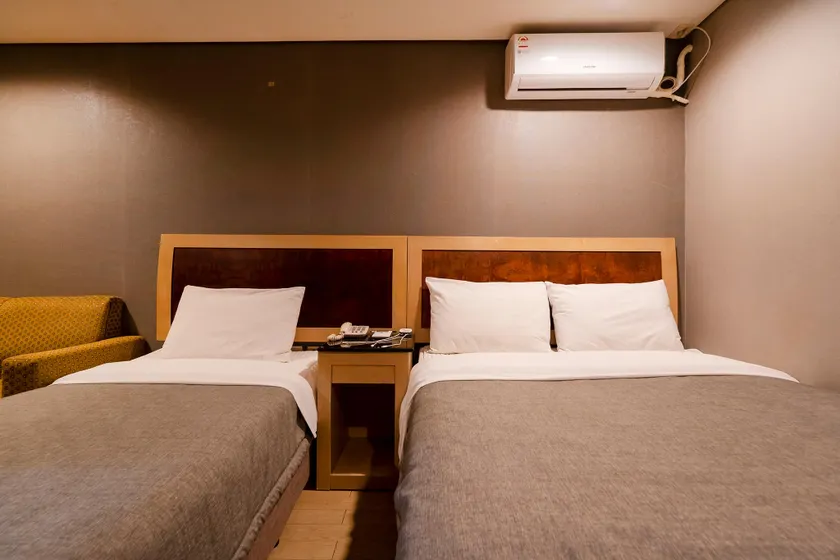 Jeongseon Sky Hotel - Image 1