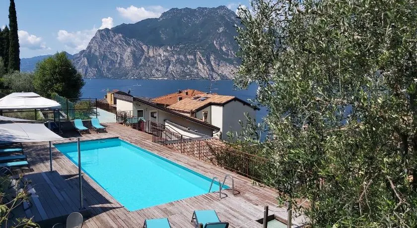 Casa Romani Lake Apartments - Image 1