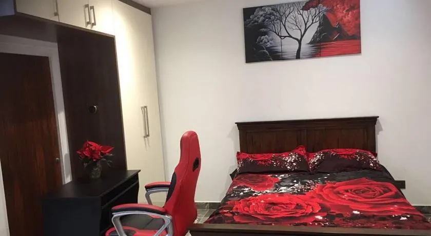 Bright, stylish Studio flat with Sky Sports - Image 1