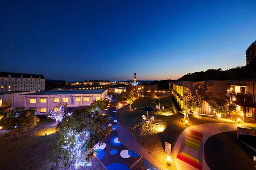 Hotel Rotterdam Huis Ten Bosch - Image 1