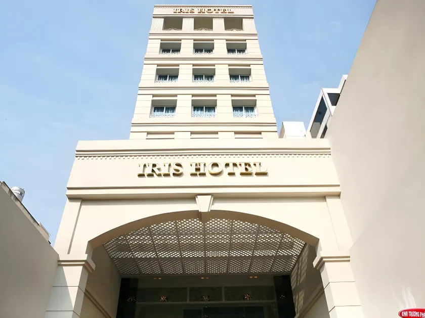 Iris Hotel - Image 1