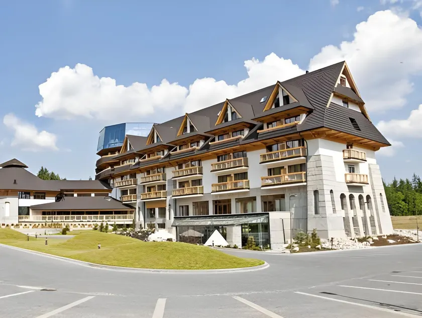 Grand Nosalowy Dwór - Image 1