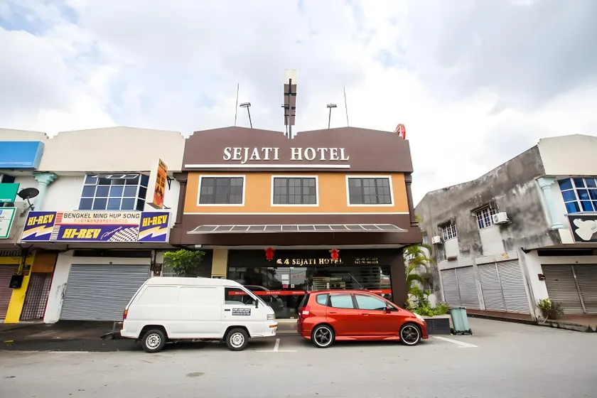 Sejati Hotel - Image 1