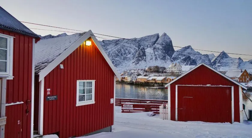 Anitas Waterfront Cabins - Image 1