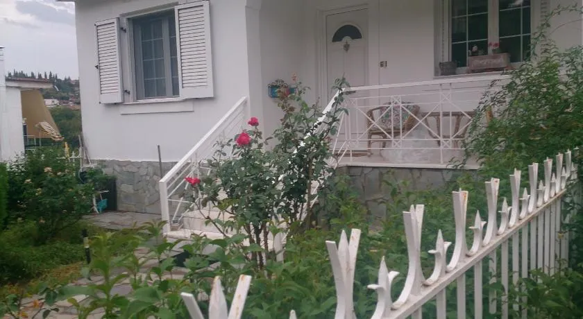 ELENI'S VILLAGE RELAXATION HOME - Image 1