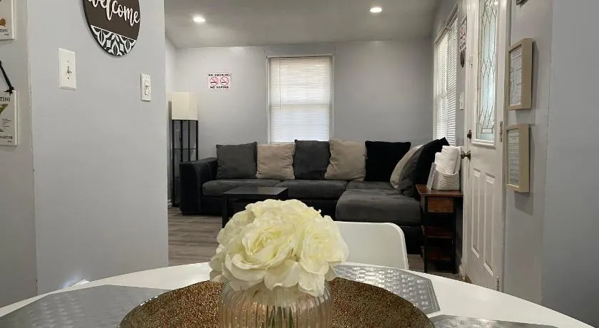 Renovated guest house - Image 1