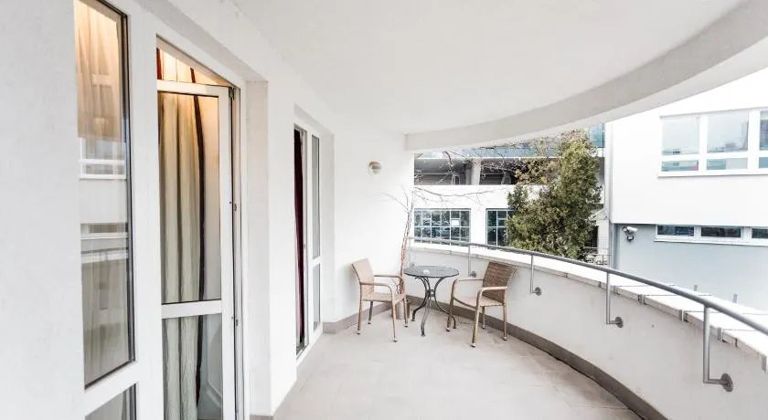 Hotel SET - Image 1