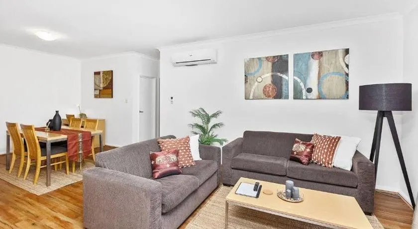 Executive Apt - 2BR 1BA w Parking - Image 1