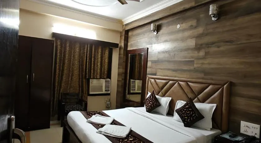Hotel jewel - Image 1