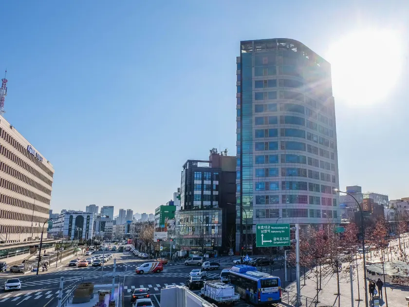 Seoul Town House - Image 1