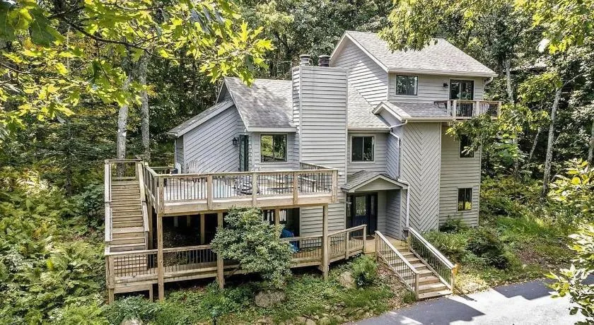 Bull City Bungalow With Wintergreen Advantage - Image 1