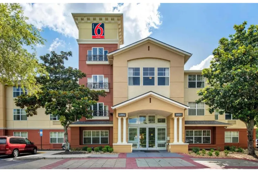 Studio 6 Suites Jacksonville Deerwood Park FL - Image 1