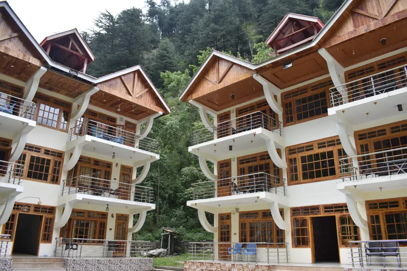 Heaven Rose Hotel & Restaurant New - Image 1