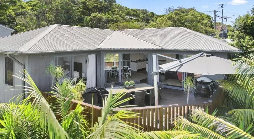 A Grand Beach Retreat - Image 1
