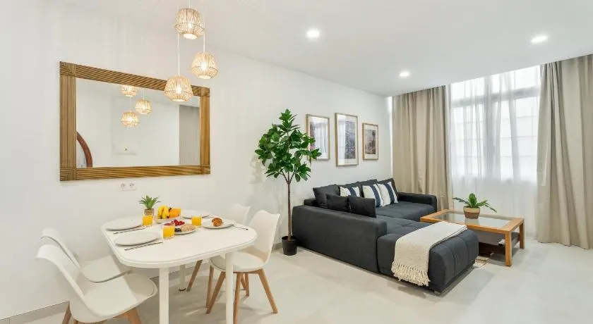 Sunlit Modern Stay - Image 1