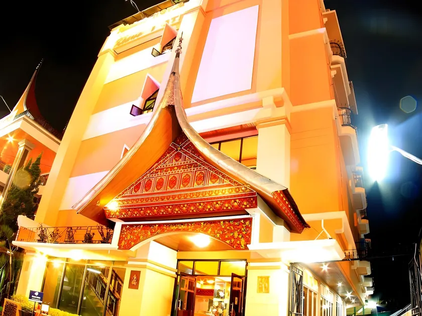 Kharisma Hotel - Image 1