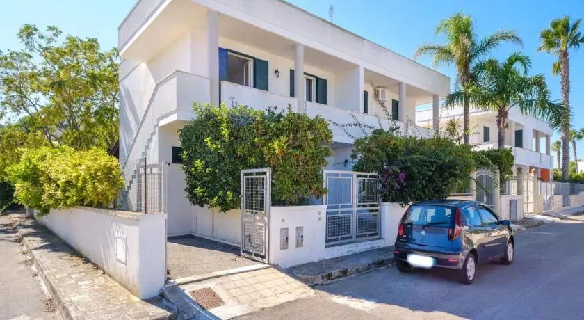 Coral Bay House - Image 1