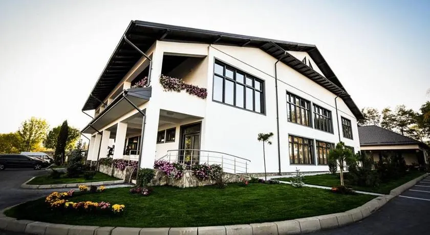 Condor Resort - Image 1