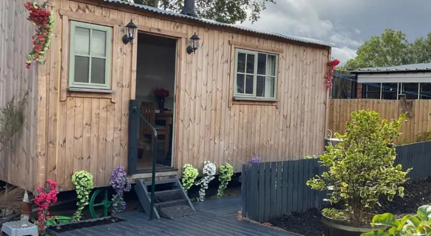 Shepherds Hut at The Old School House - Image 1