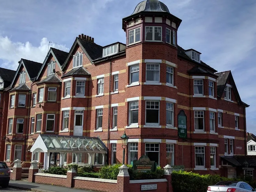 Montpellier Hotel - Image 1