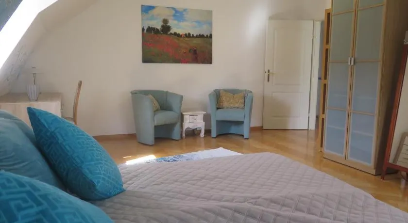 Schoenbrunn Gardens Deluxe Apartment - Image 1