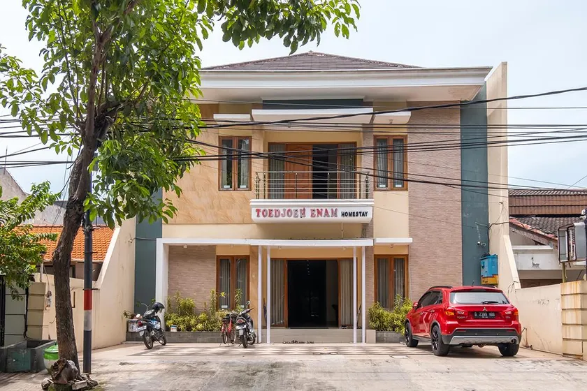 TwoSpaces Living at Toedjoeh Enam Homestay, Surabaya - Image 1