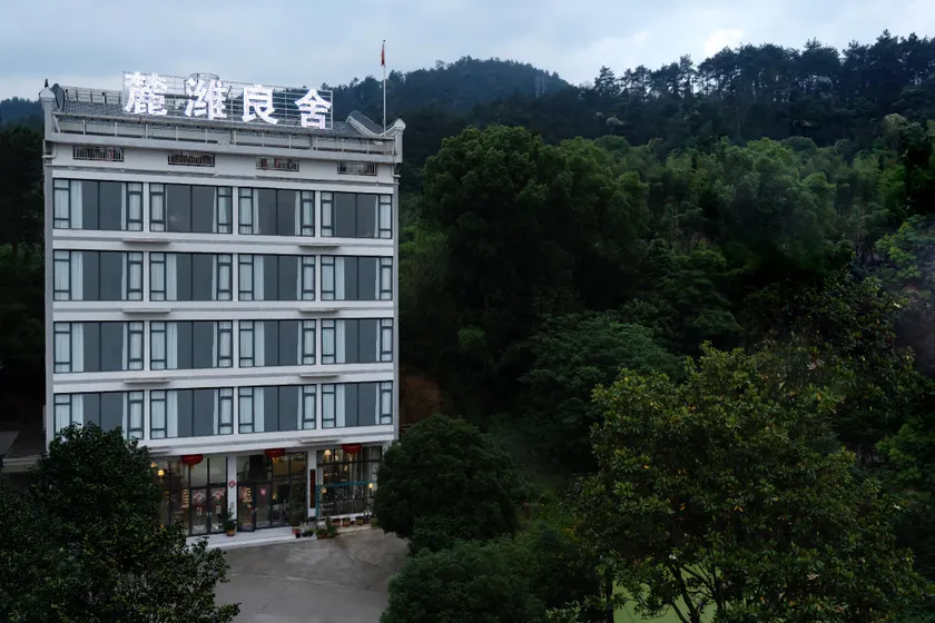 Luwei Guesthouse - Image 1