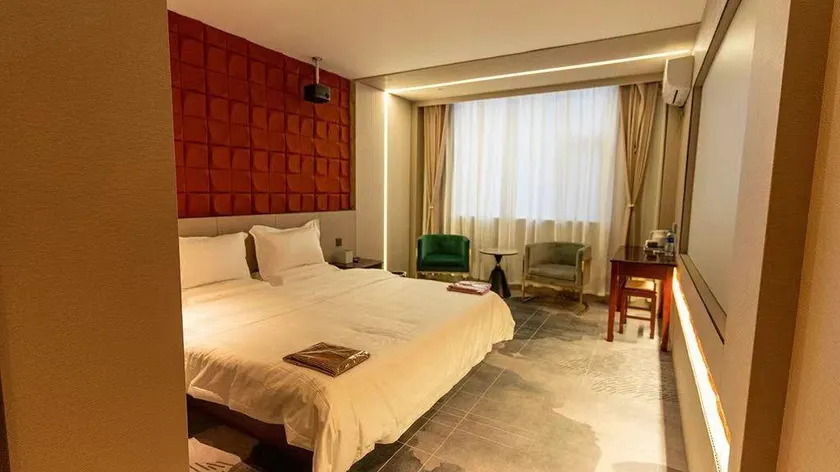Xinyuan Boutique Business Hotel - Image 1