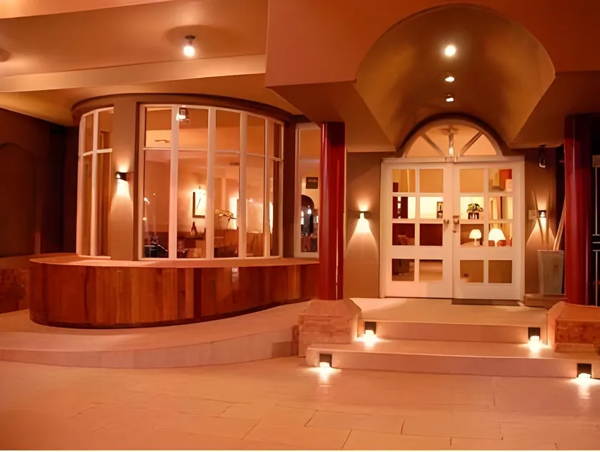 Los Monjes Hotel - Image 1