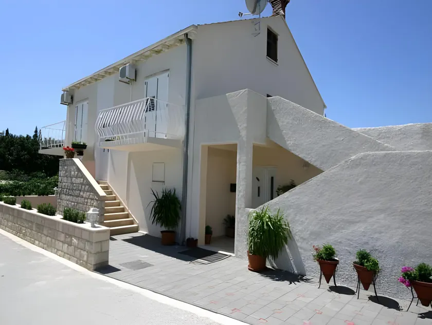 Vila Mozara - Image 1