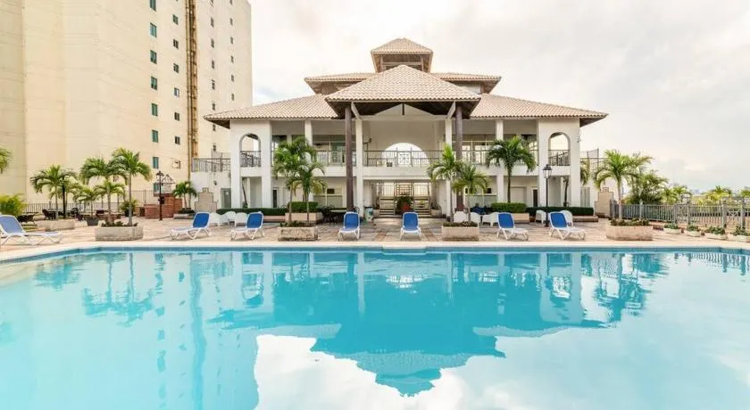 Luxurious 2BDR condo located in Prestigious Tower. - Image 1