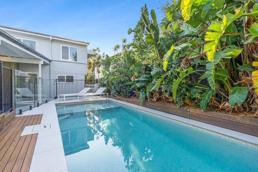 Bridgeport Pool Escape, Pets welcome - Sleeps 7 - Image 1