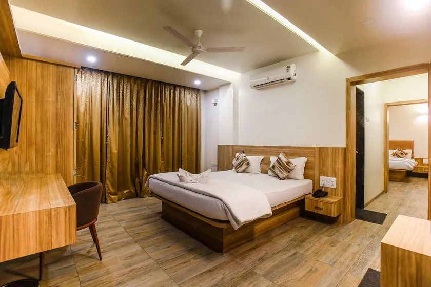 Hotel Manasi Royal - Image 1