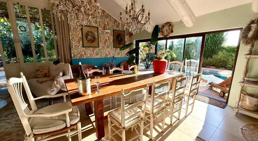 Mas L EPICURE- Charming Provence B&B, Apartment, Pool & Vines - Image 1
