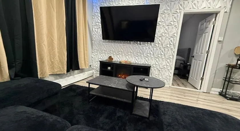 EWRBNB Apartment 1, 5 beds 1 bath open concept entire apartment near EWR and NYC - Image 1
