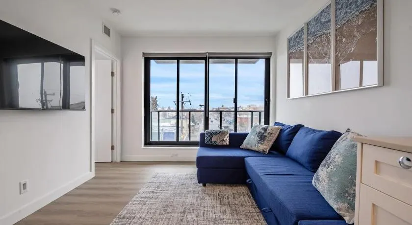 Exquisite 2 Bed Condo near DT Core WFree Parking - Image 1