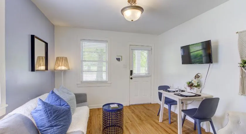 Private Gated Cottage Walk to Overton Square - Image 1
