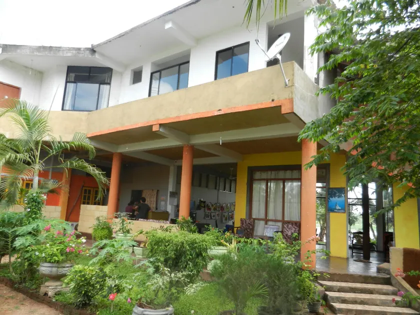 Lake Wave Hotel - Image 1