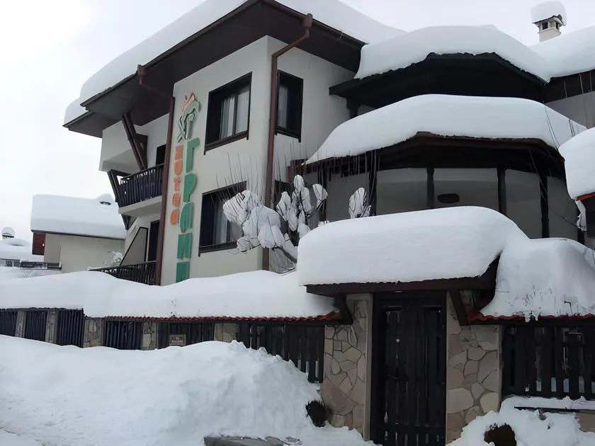 Grami Hotel - Image 1